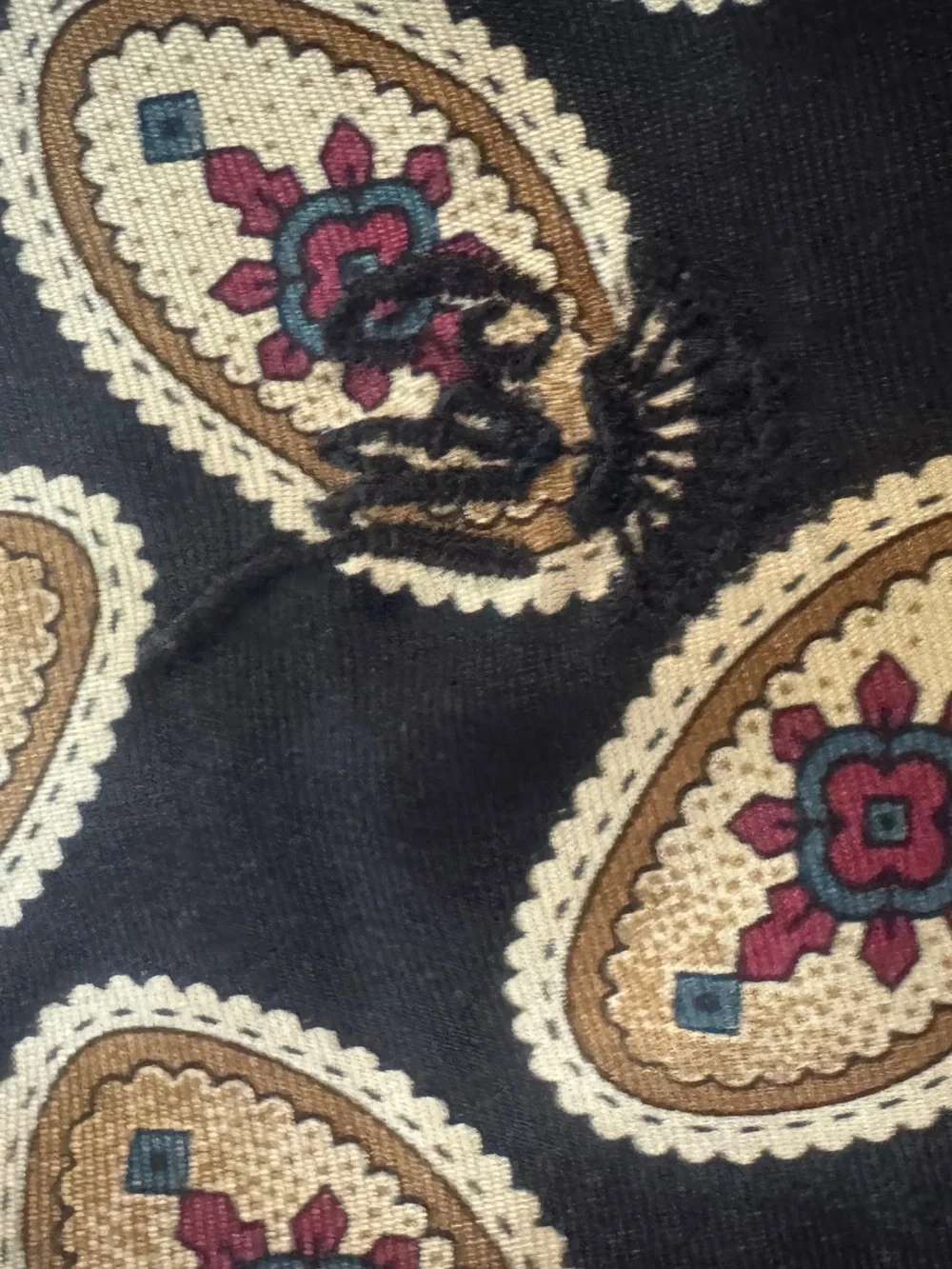 Vintage silk necktie with paisley pattern by Countess Mara